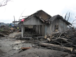 Destroyed_house_in_Cangkringan_Village_after_the_2010_Eruptions_of_Mount_Merapi